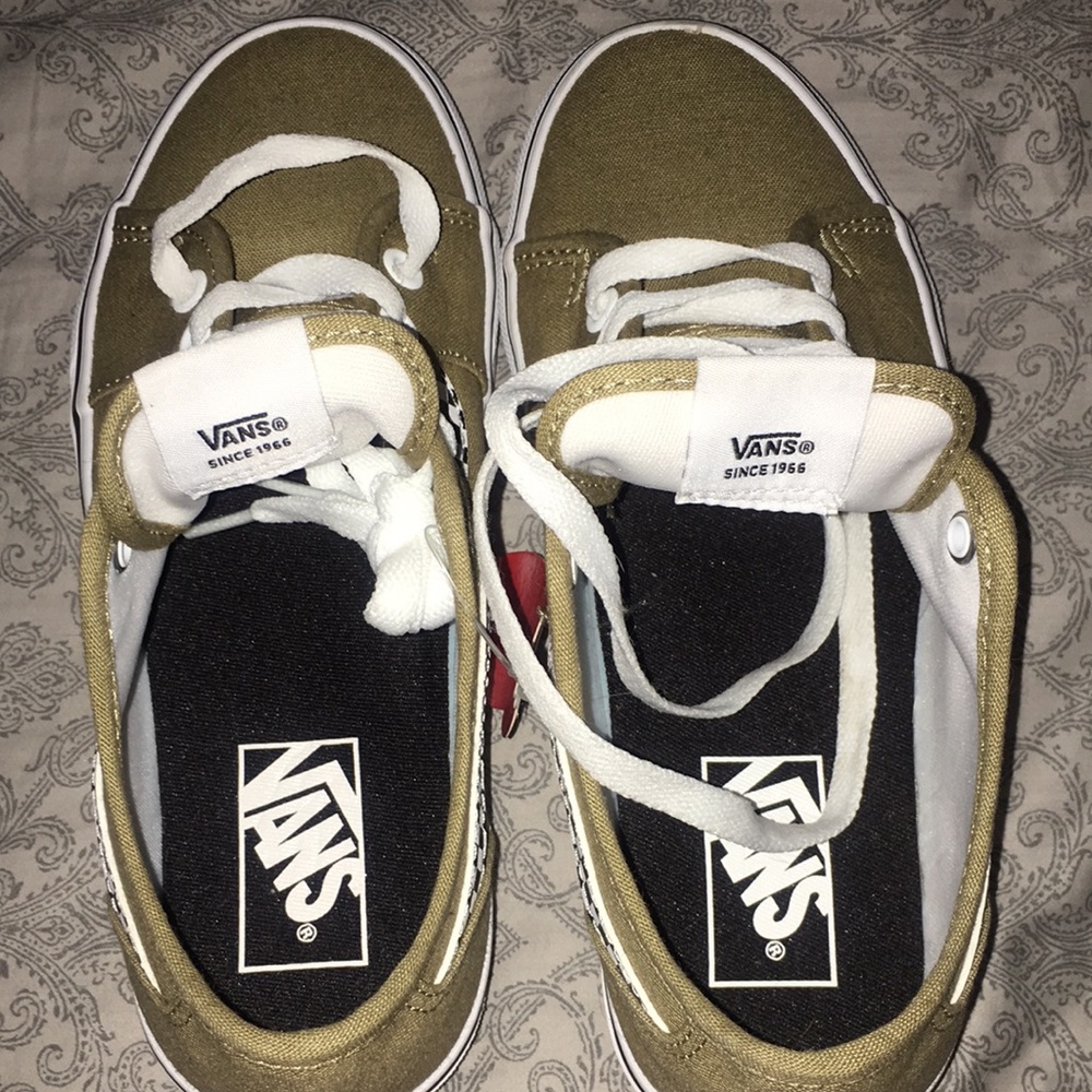Vans - Picture 4 of 5